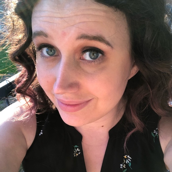 Meet your Posher, Lisa - Picture 1 of 1